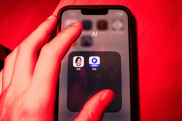 中国监管部门可能限制外国用户对其最强大 AI 模型的访问