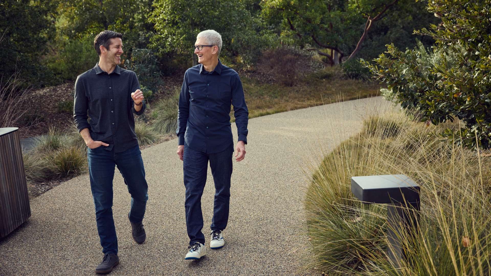 Tim Cook 转任执行董事长,John Ternus 接任 CEO